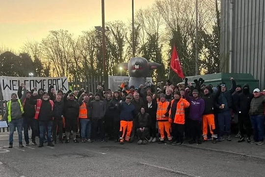 Picture of striking workers